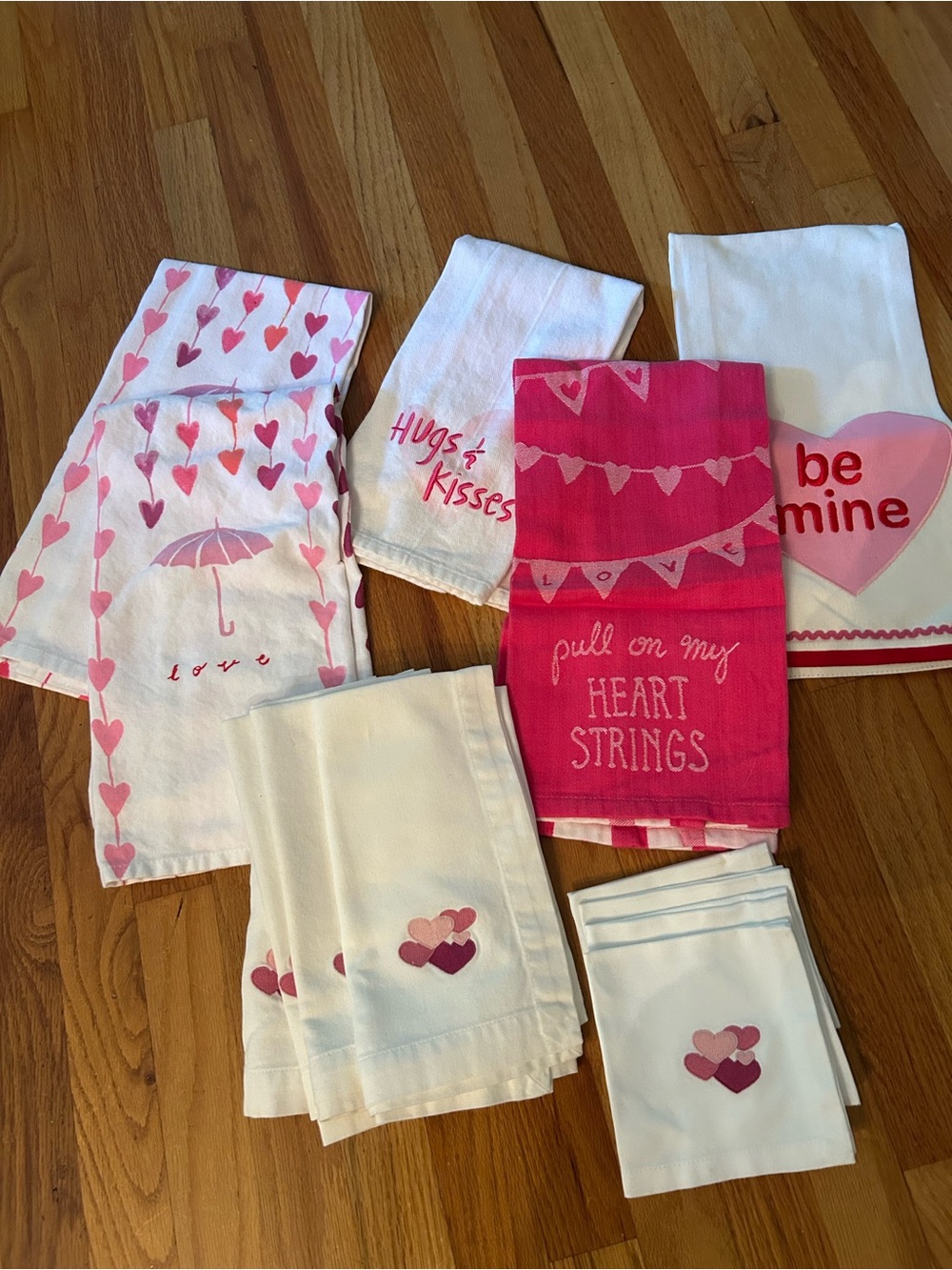 Valentine's Kitchen Towels w 4 Cocktail and Dinner Napkins